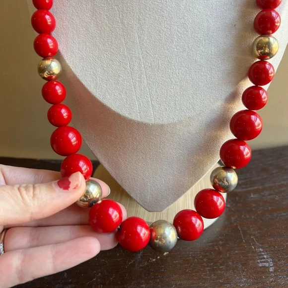 Vintage Elegant Red and Gold Beaded Necklace - Picture 3 of 7